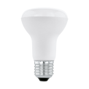 Weiße LED-Glühbirne mit E27-Fassung, energiesparend, für Innenbeleuchtung, isoliert auf weißem Hintergrund.