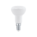 LED-Reflektorlampe E14, weiß, energiesparende Glühbirne für Innenbeleuchtung, isoliert auf weißem Hintergrund