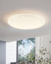 Runde LED-Deckenleuchte leuchtet hell im modernen Wohnzimmer, energiesparend, stilvolles Design, Tageslicht-Effekt.
